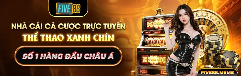Người chơi đang quay máy đánh bạc và màn hình chiến thắng